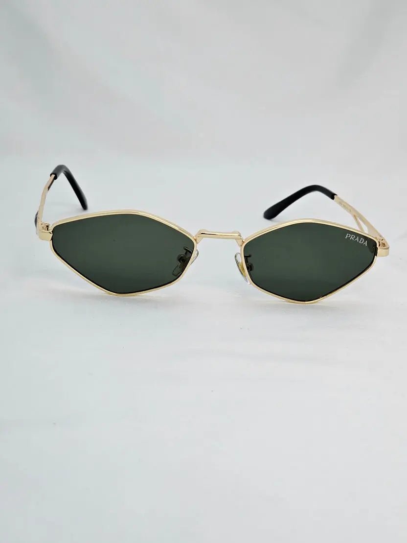 Prada حريمي - Brother Storeنظارة شمس بعدسات زجاج او بلورايز من اختيارك بتوفرلك حماية من اشعة الشمس وكمان شياكة ملهاش حدود بتيجي بالعلبة وجراب وكتالوج ومنديل وعبوة لتنظيف العدسات