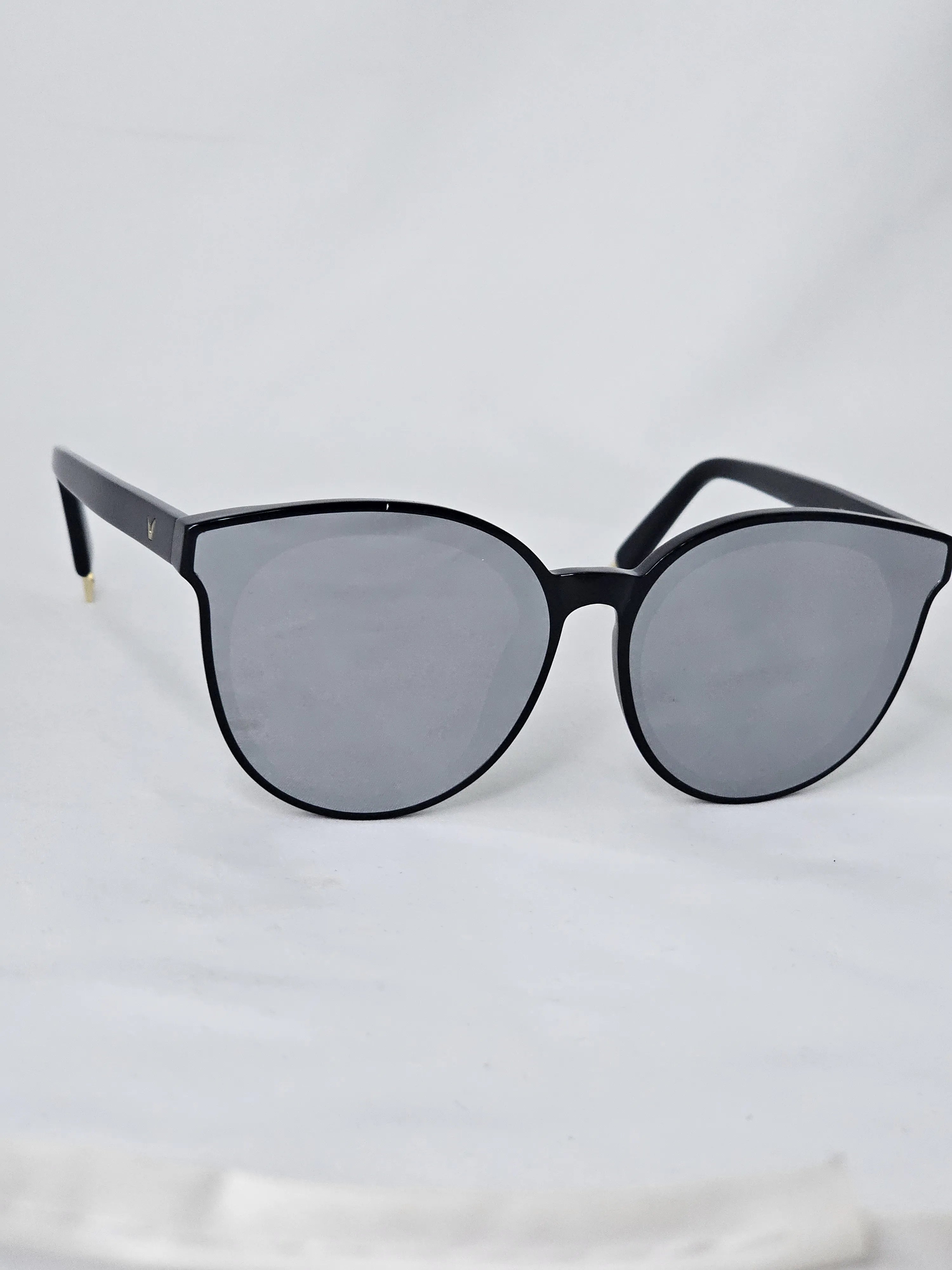 Gentle Monster Black Peter 01 Secondary image