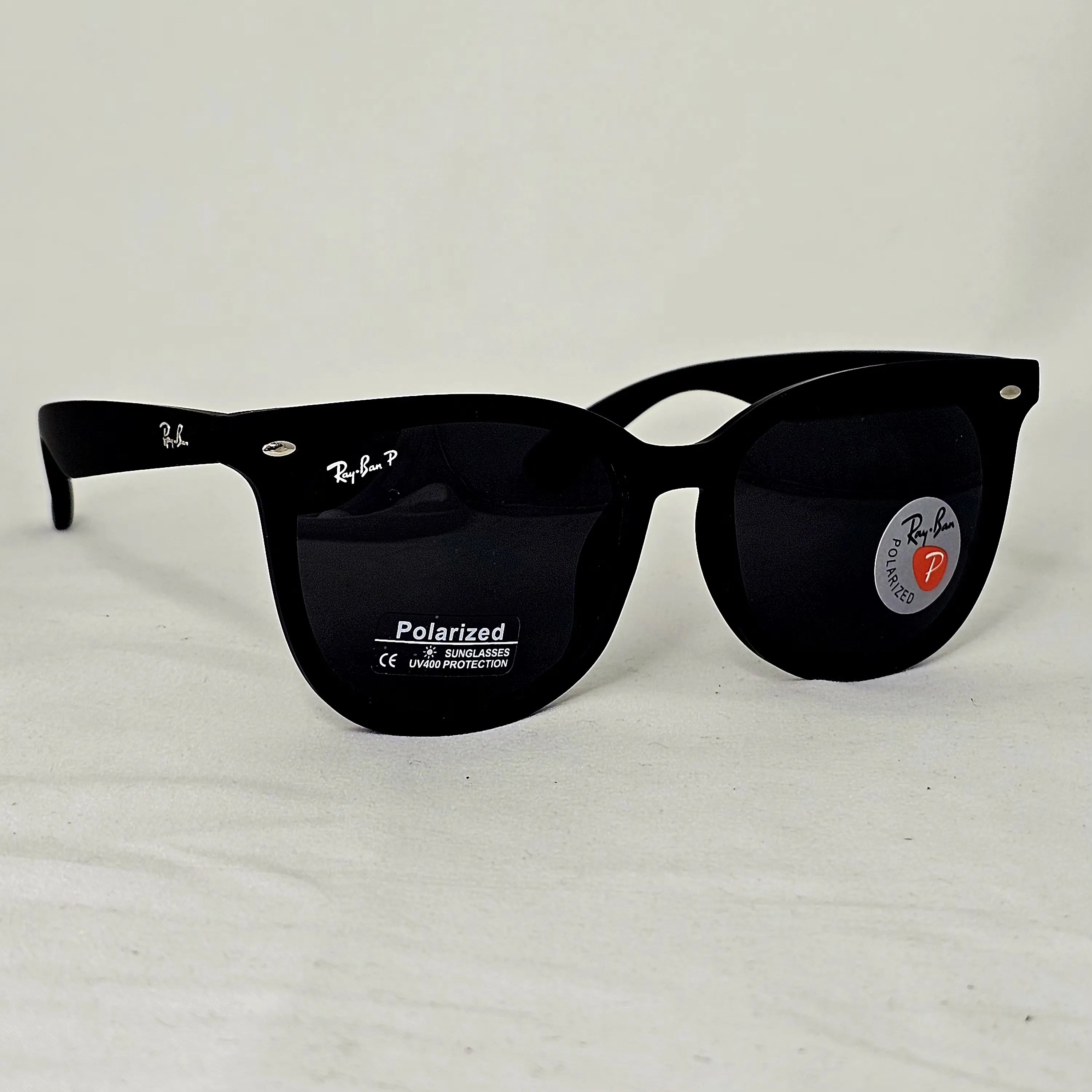 نظارة ري بان R4567 Polarized - تصميم "أوفر سايز" عصري بعدسات بولارايزد وحماية UV400