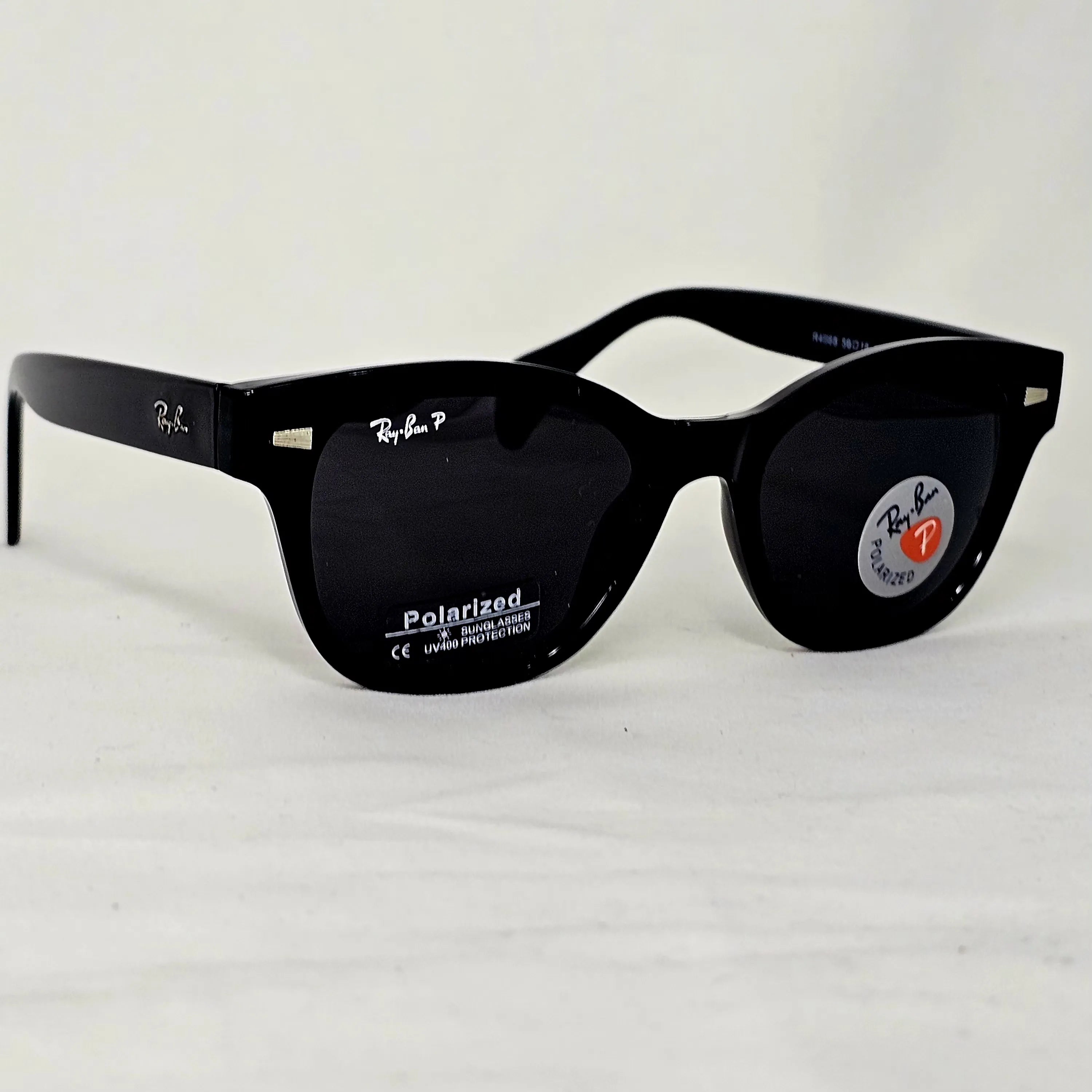نظارة ري بان R4568 Polarized وي فاير Secondary image