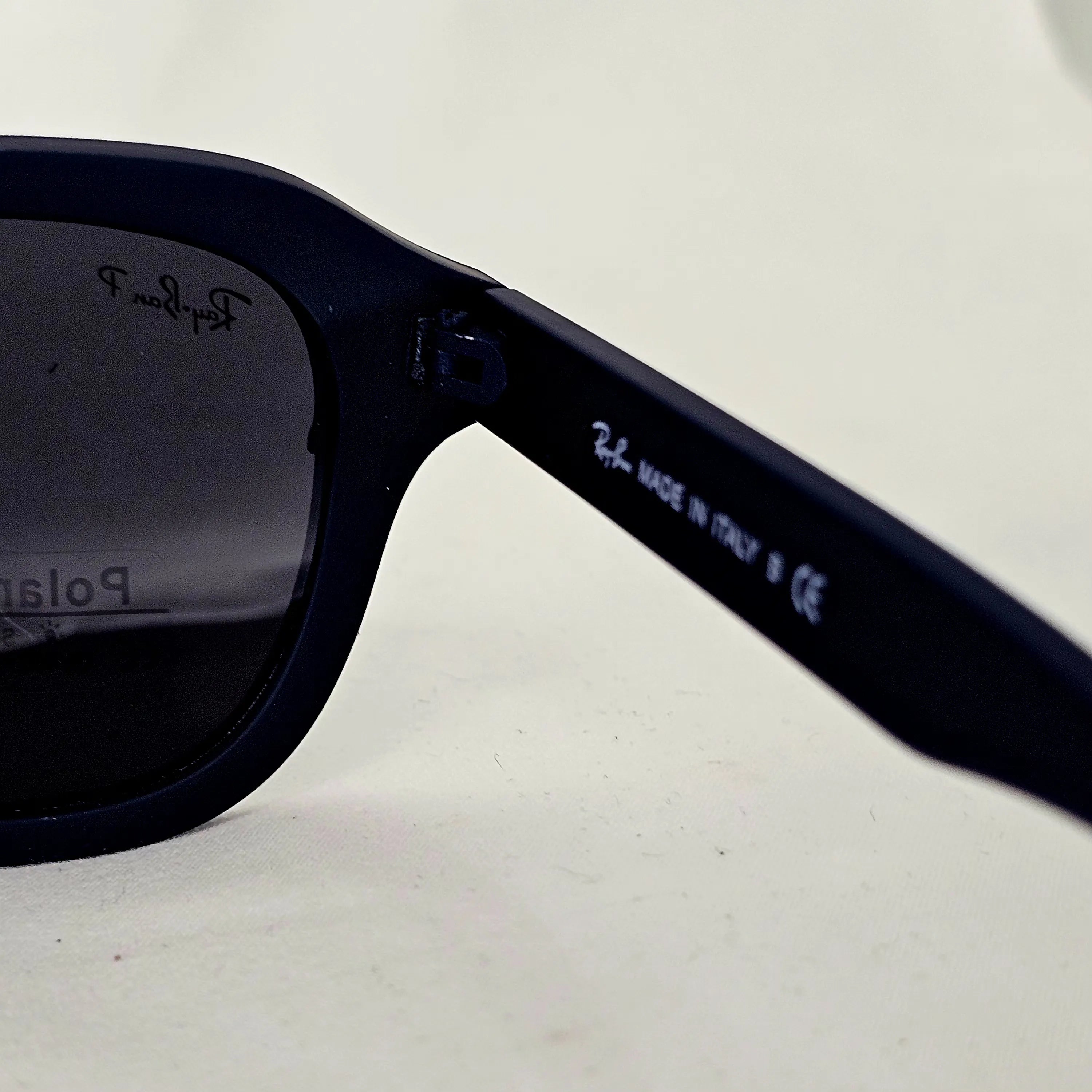 نظارة ري بان RB4566 Polarized ويفاير 2026