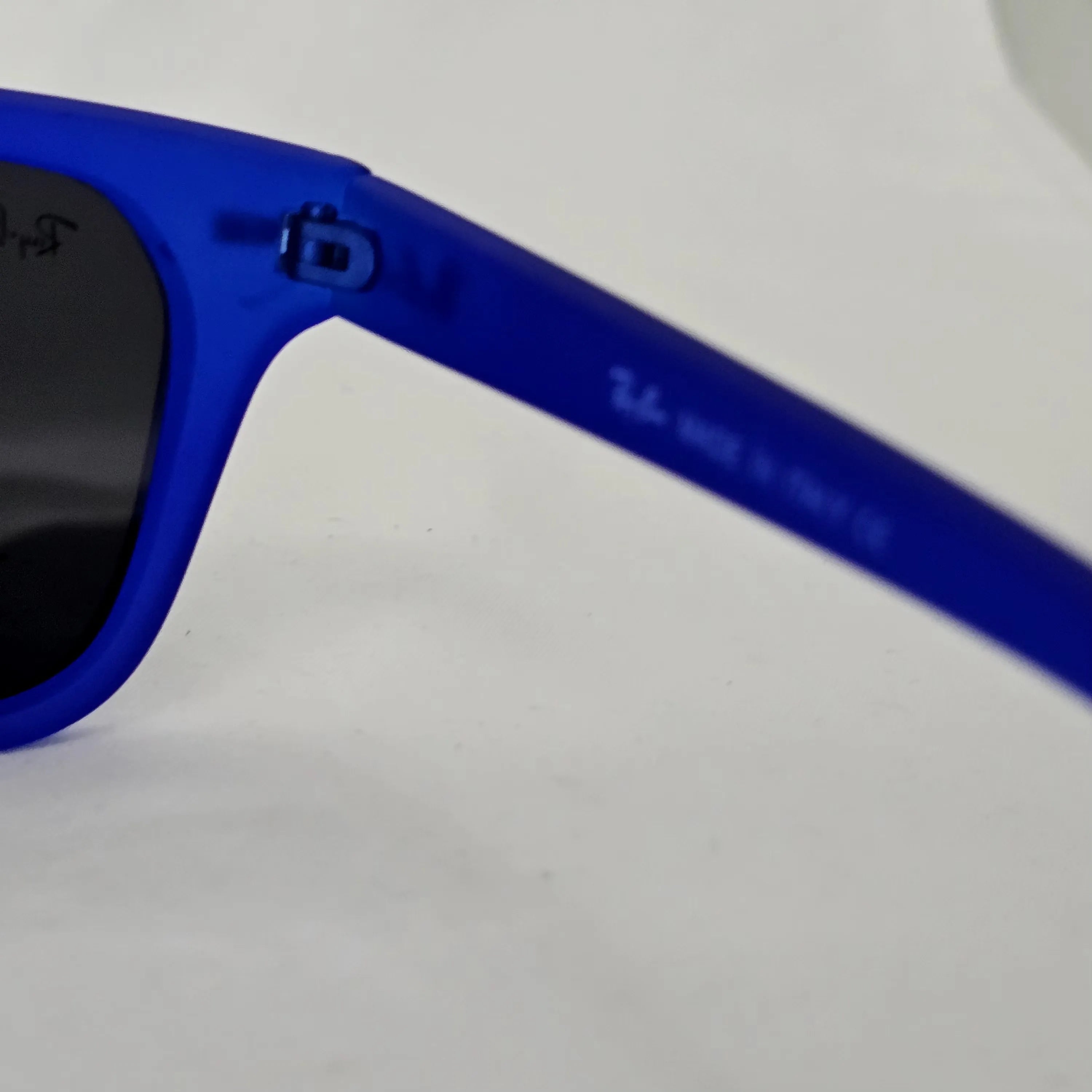 نظارة ري بان R4568 Polarized وي فاير