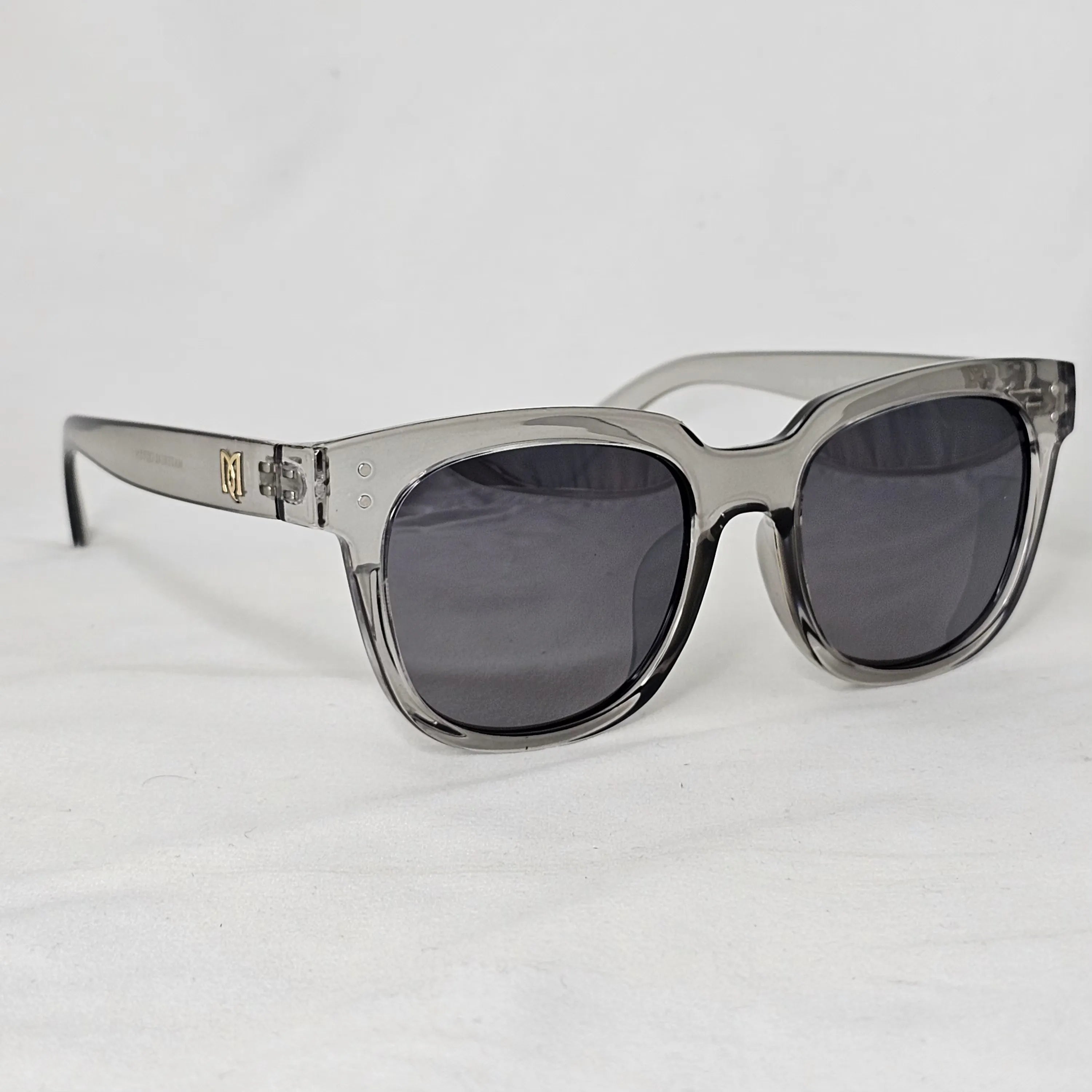 Material QUEEN Crystal Smoke Sunglasses
