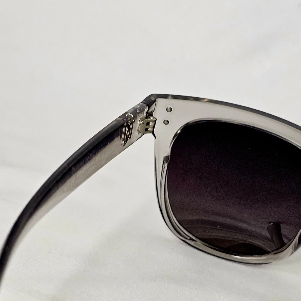 Material QUEEN Crystal Smoke Sunglasses