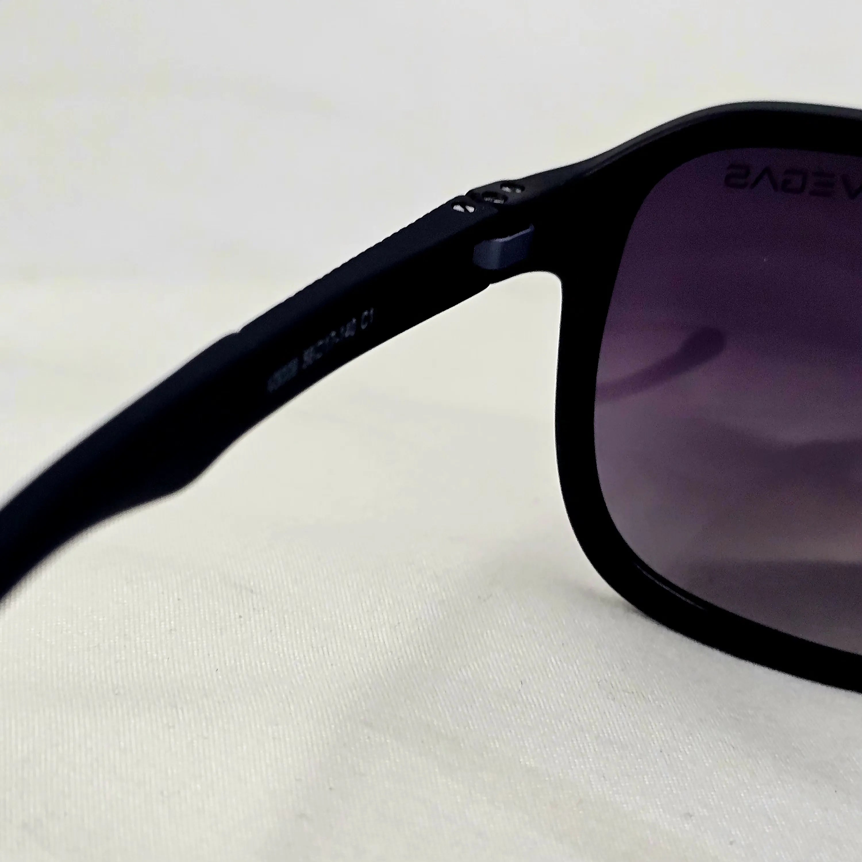 V9 Vegas Maverick Carbon