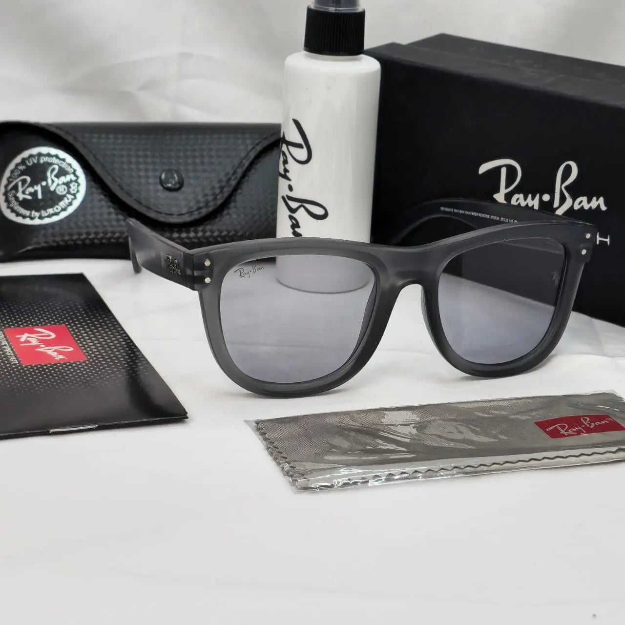 نظارة ويفاير ريفيرس 2026 - Brother Storeنظارة شمس بعدسات زجاج او بلورايز من اختيارك بتوفرلك حماية من اشعة الشمس وكمان شياكة ملهاش حدود بتيجي بالعلبة وجراب وكتالوج ومنديل وعبوة لتنظيف العدسات